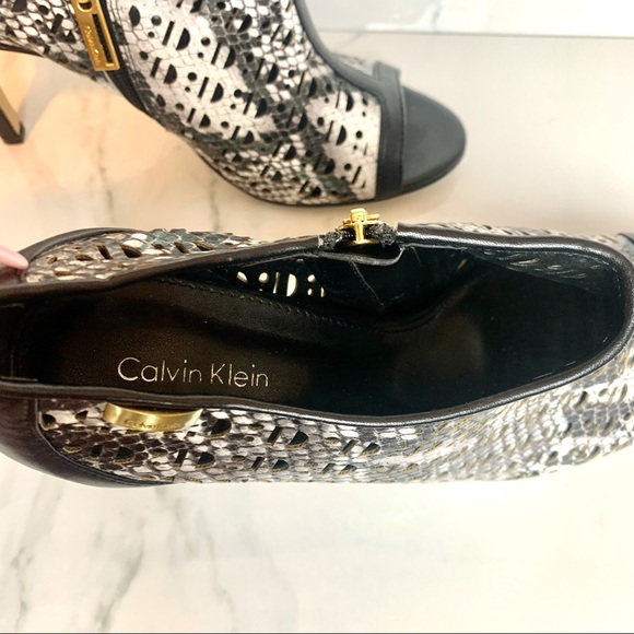 Calvin Klein Kailani Black And White Peep Toe Heel - Picture 5 of 12